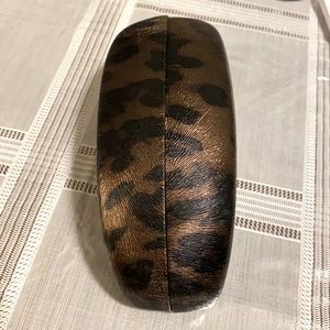 Glasses case/holder. Place your glasses in this beautiful cheetah case.